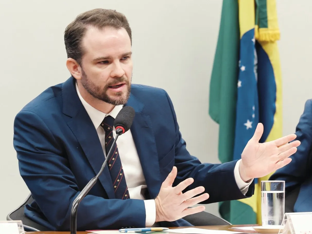 Dario Durigan evita promessas ao mercado e descarta mudança brusca na economia
